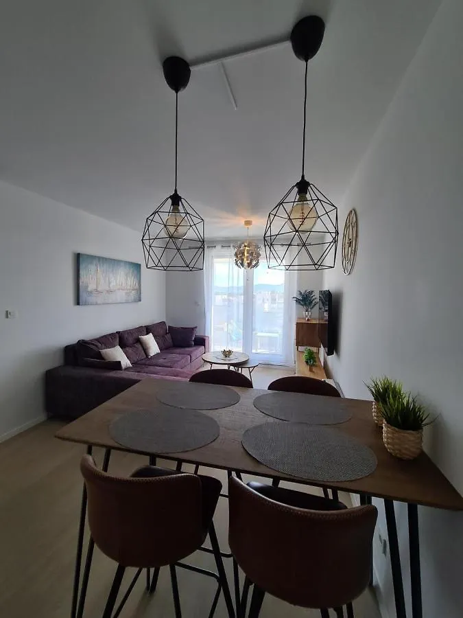 Apartment Mare With Parking Zadar